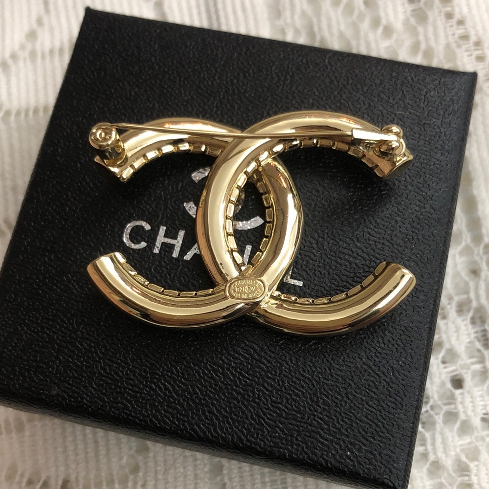 Chanelgold Interlocking C Brooch - image 4